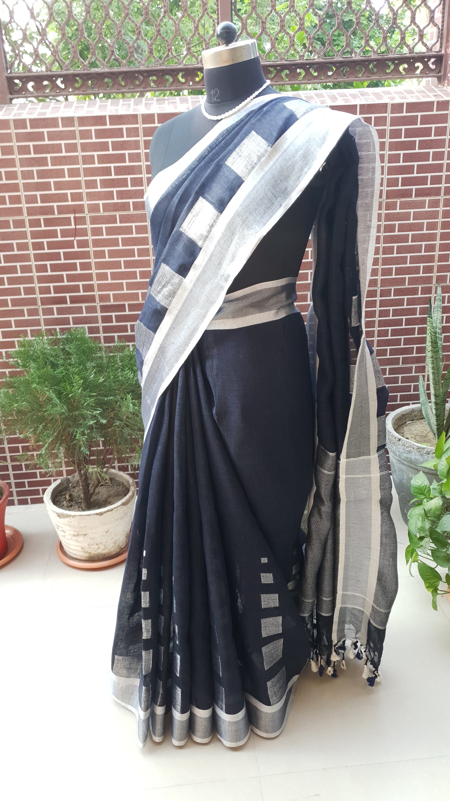 Deep Blue Hand Woven Linen Saree LNHW-0008