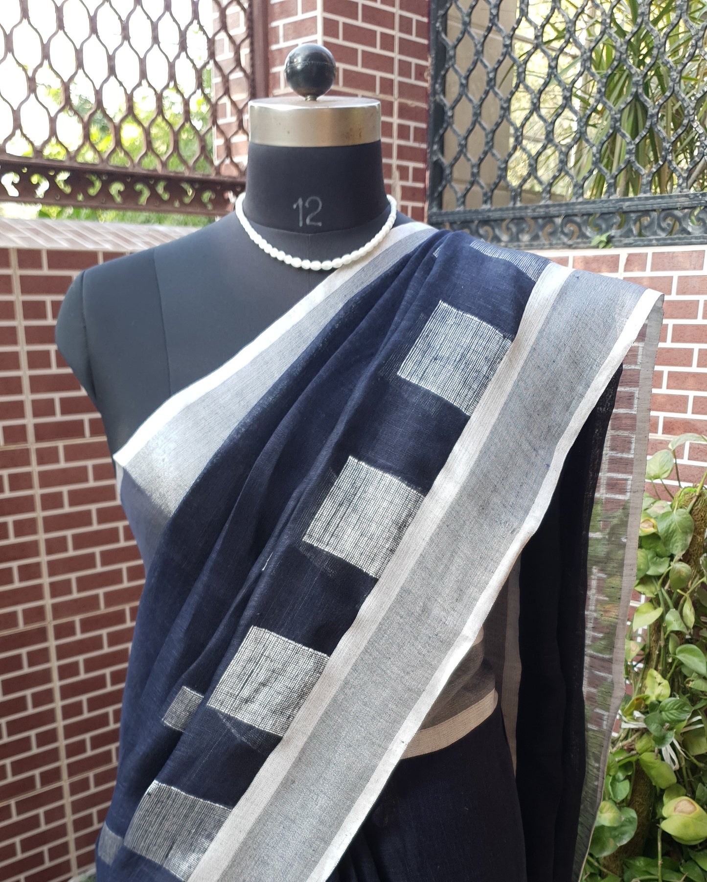 Deep Blue Hand Woven Linen Saree LNHW-0008