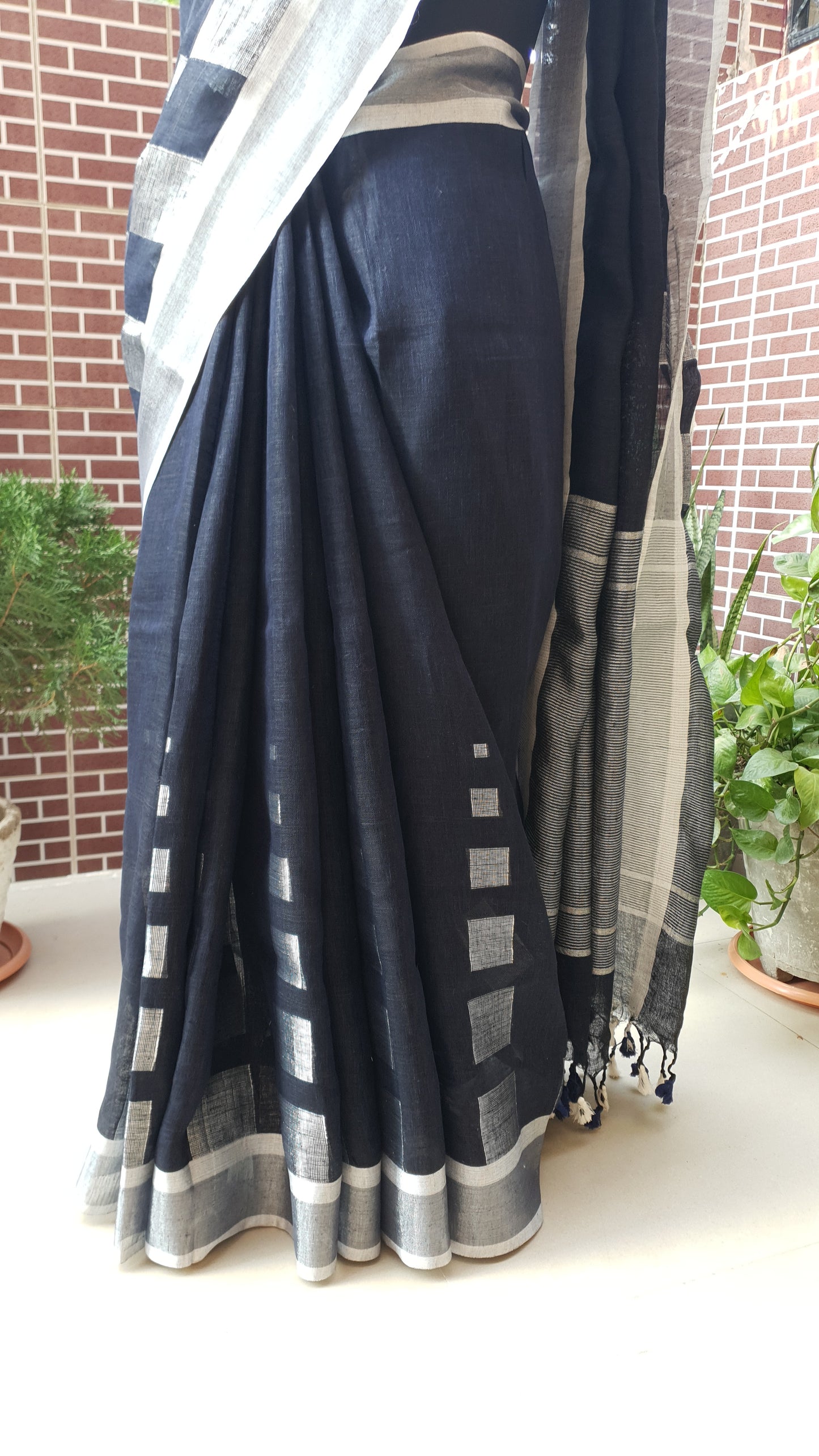 Deep Blue Hand Woven Linen Saree LNHW-0008