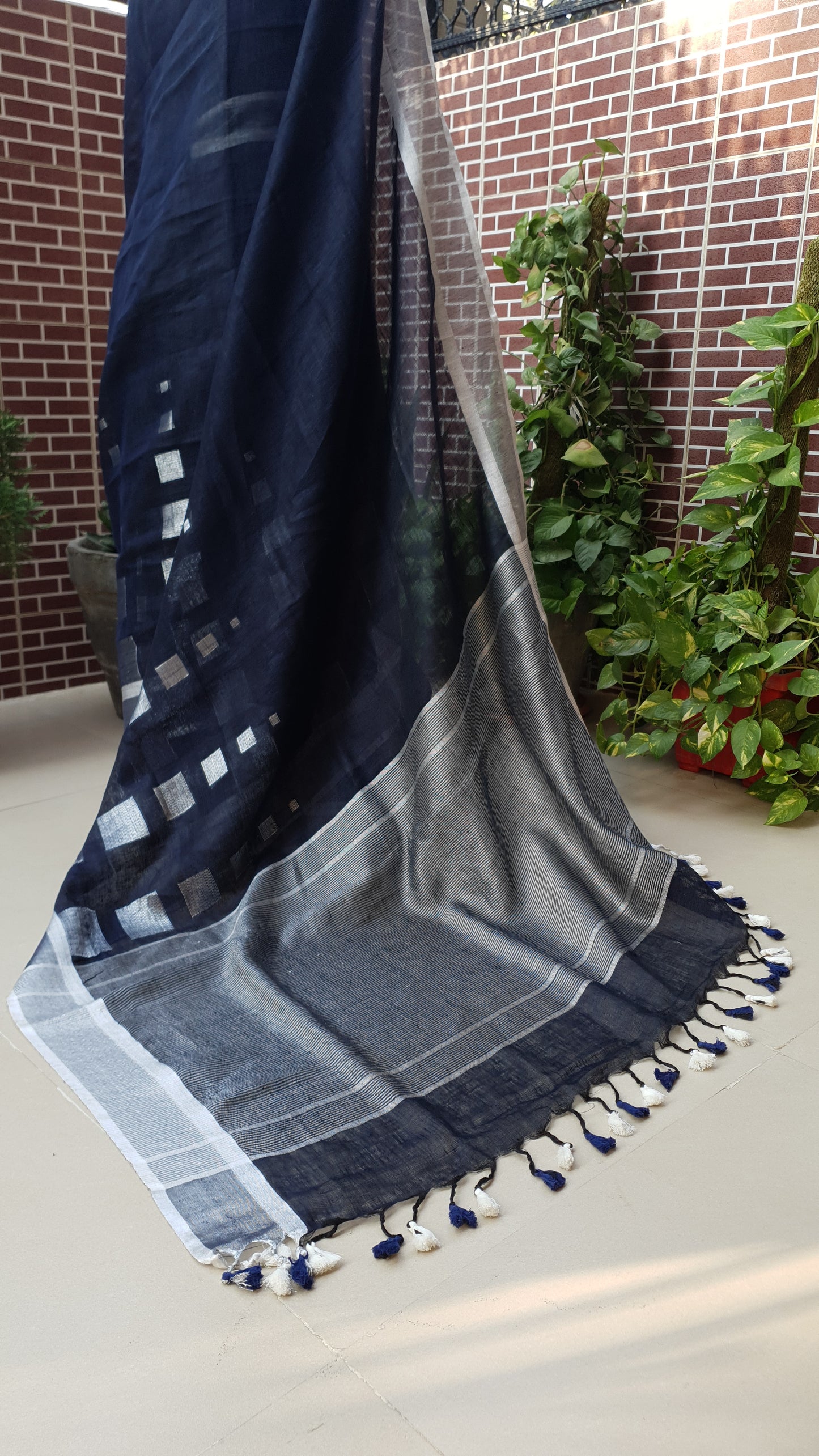 Deep Blue Hand Woven Linen Saree LNHW-0008