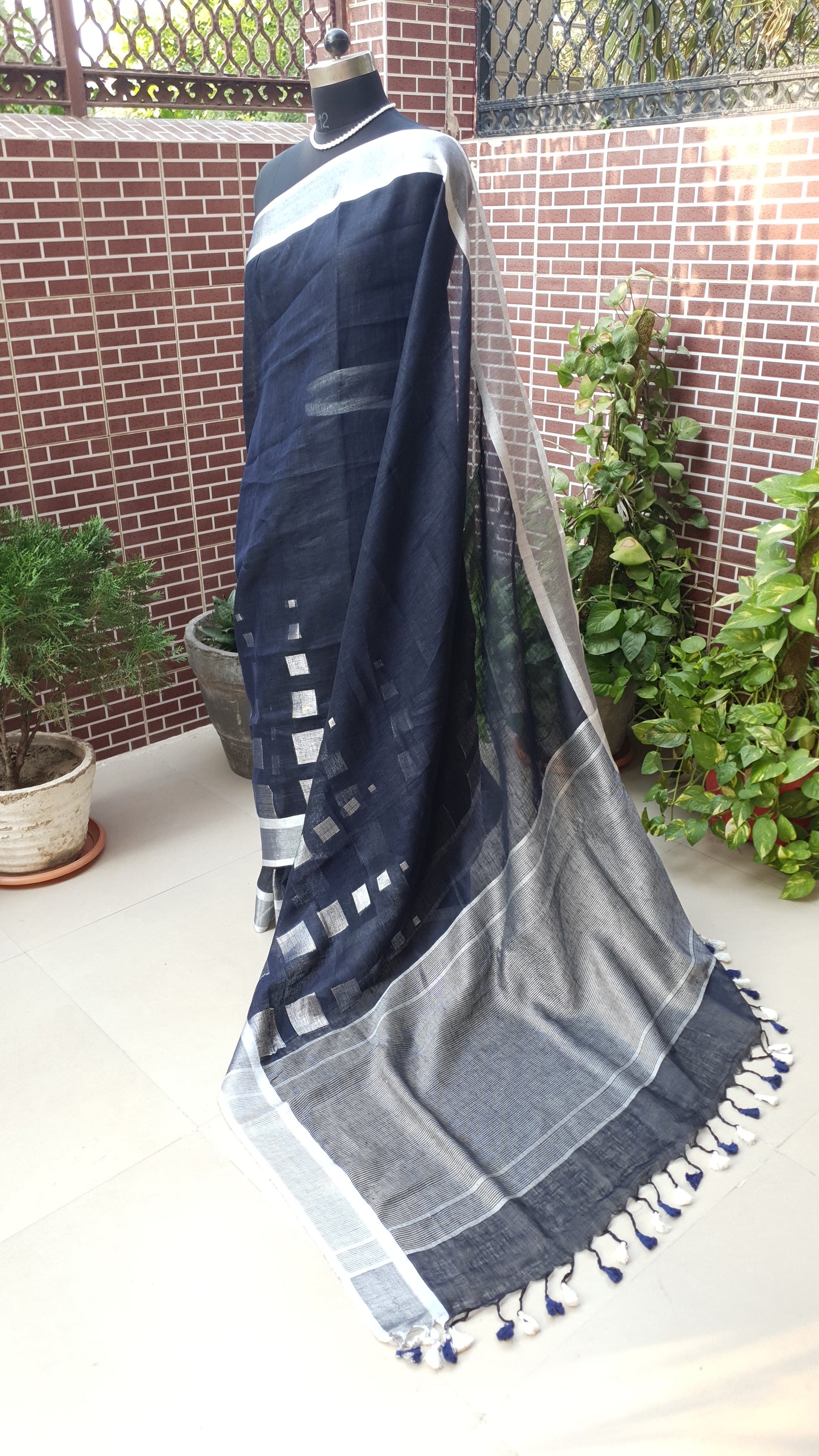 Deep Blue Hand Woven Linen Saree LNHW-0008