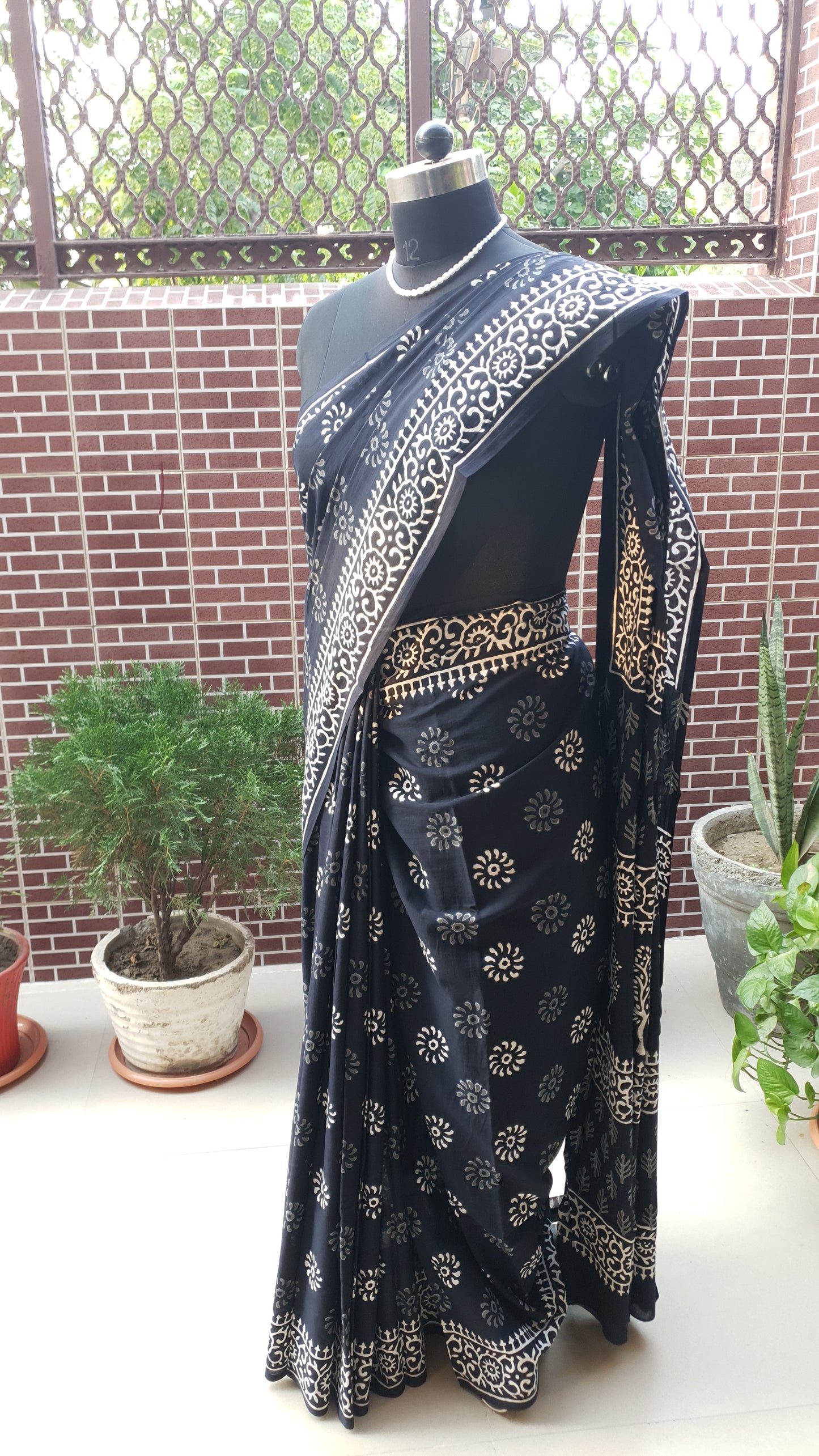 Black Vector HBP Mul Cotton Saree MCHB-0010