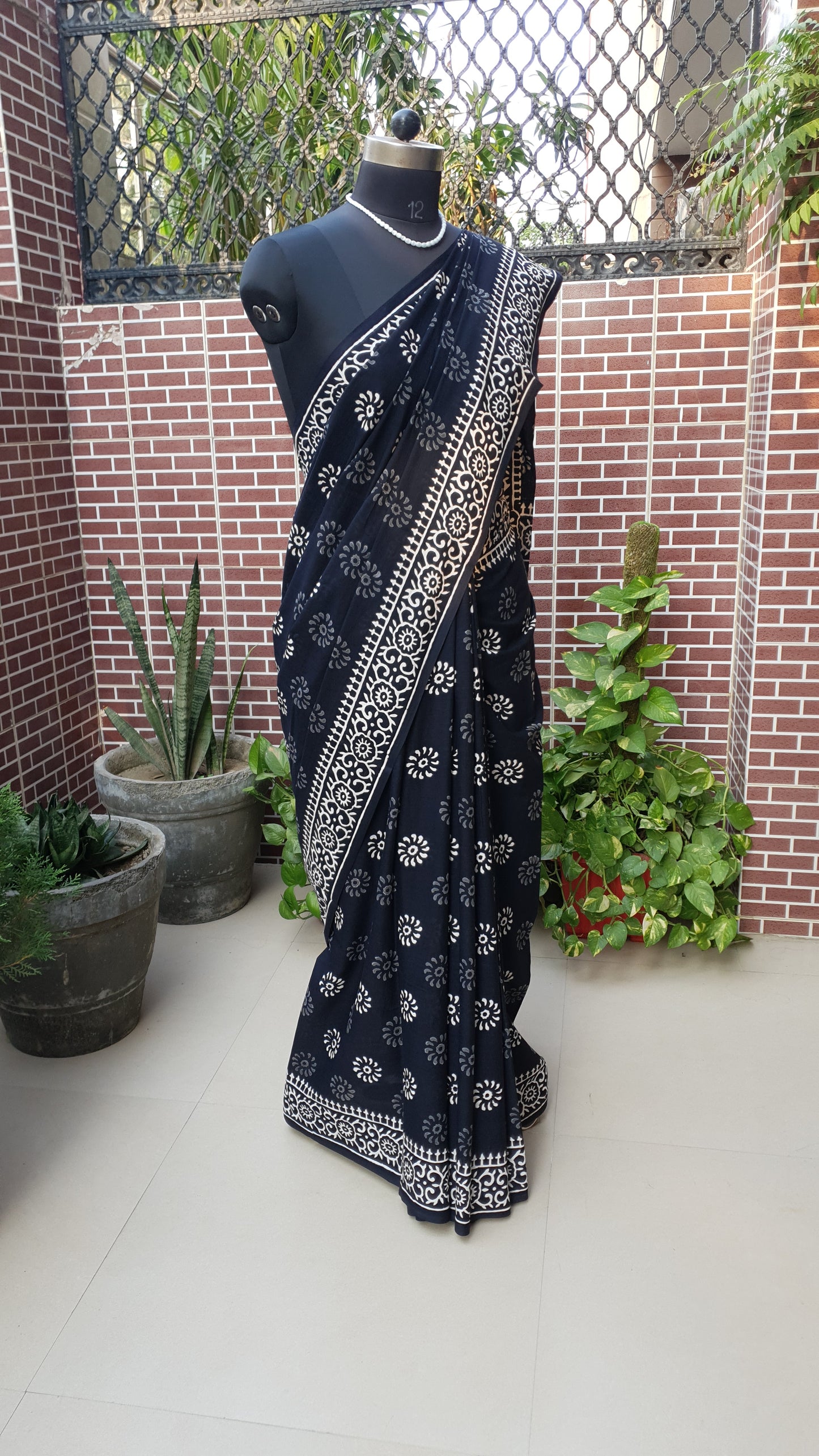 Black Vector HBP Mul Cotton Saree MCHB-0010