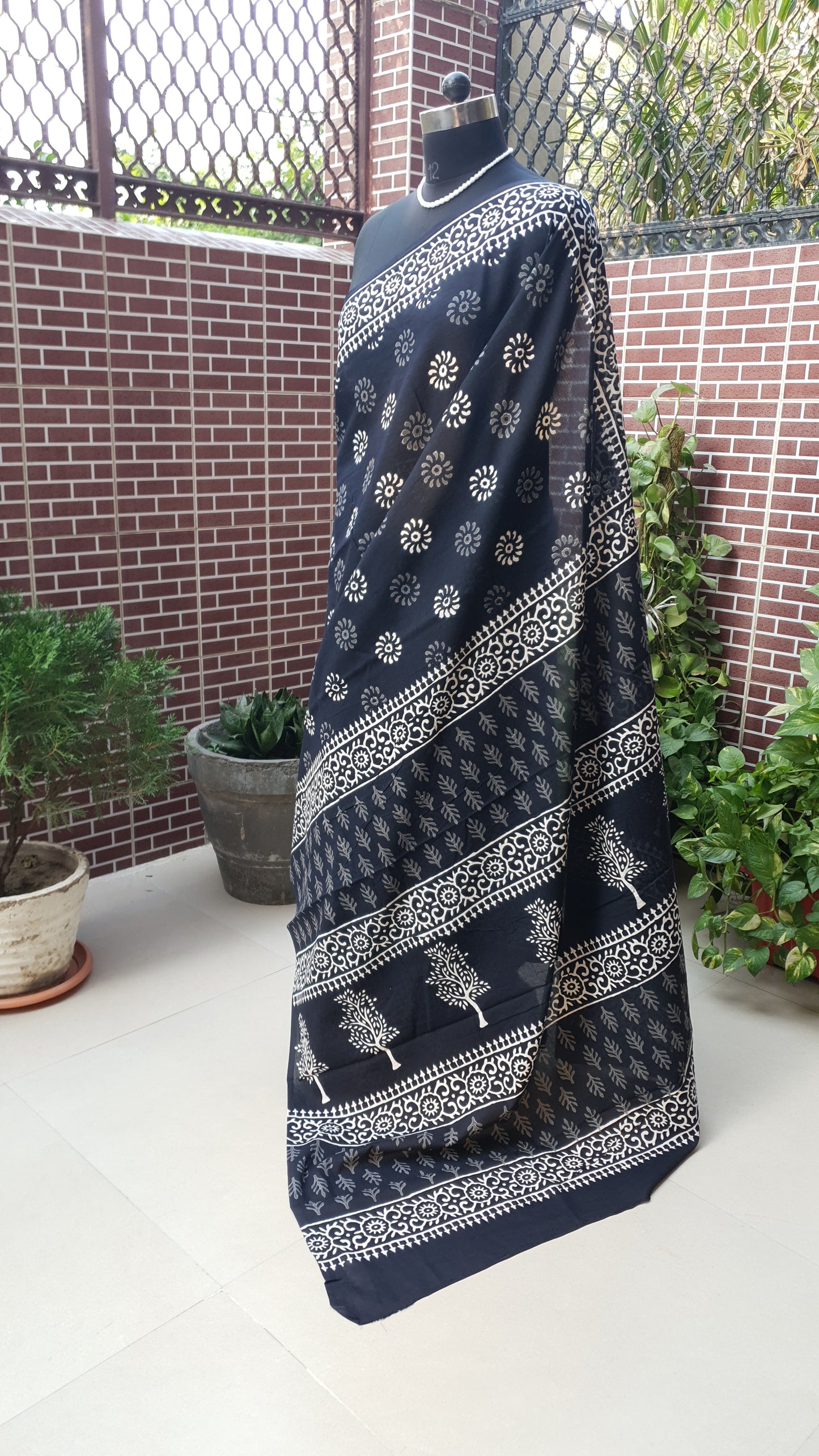 Black Vector HBP Mul Cotton Saree MCHB-0010