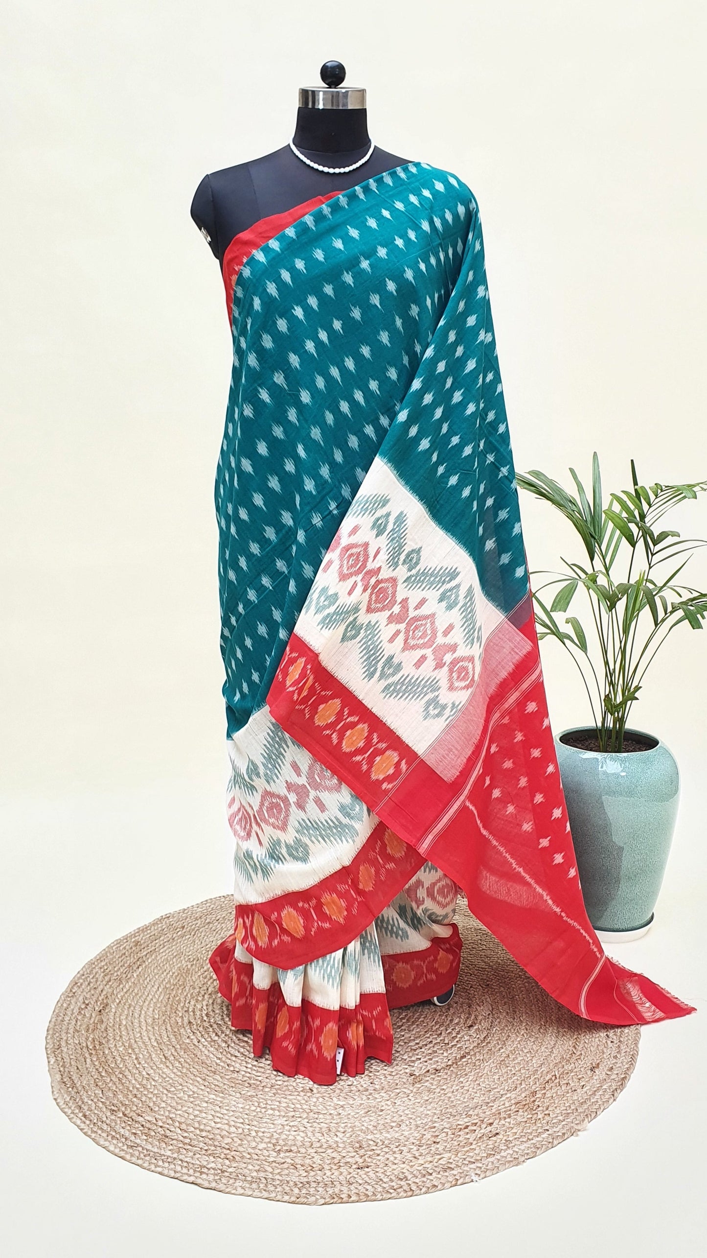 Noble Green & Red Hand Woven Pochampalli Ikkat Saree PPHW-0006