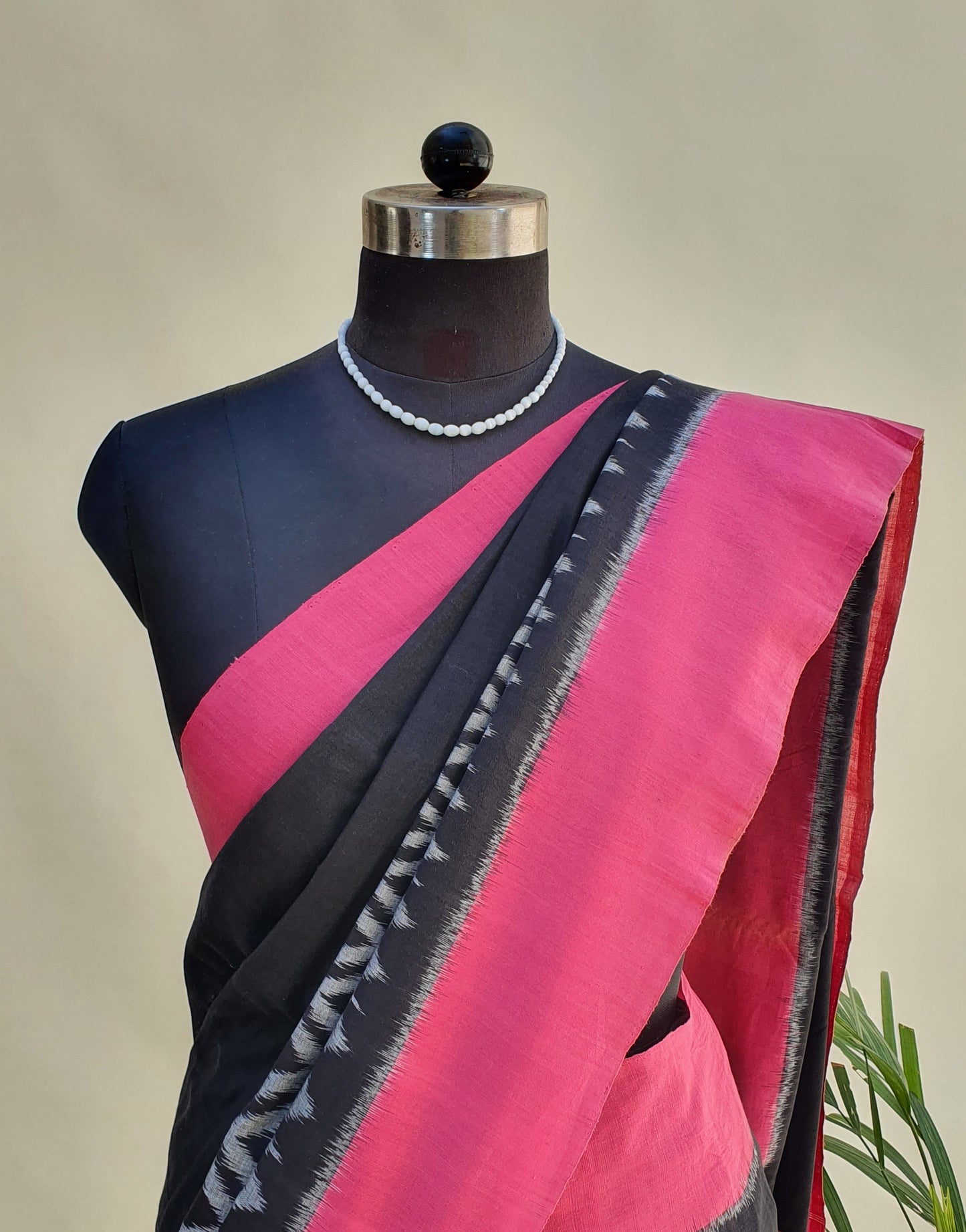 Black & Magenta Hand Woven Pochampalli Ikkat Saree PPHW-0002