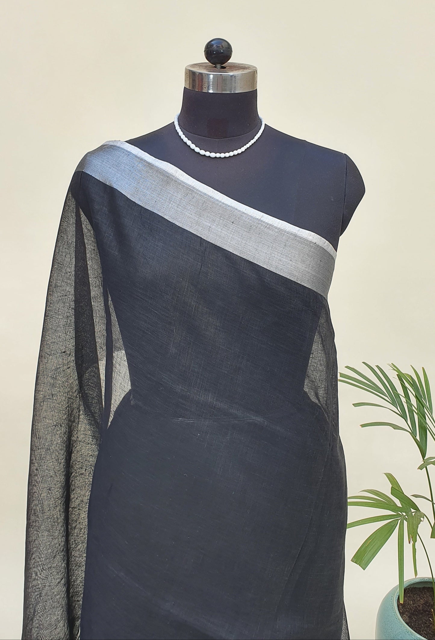 Black Hand Woven Linen Saree LNHW-0006