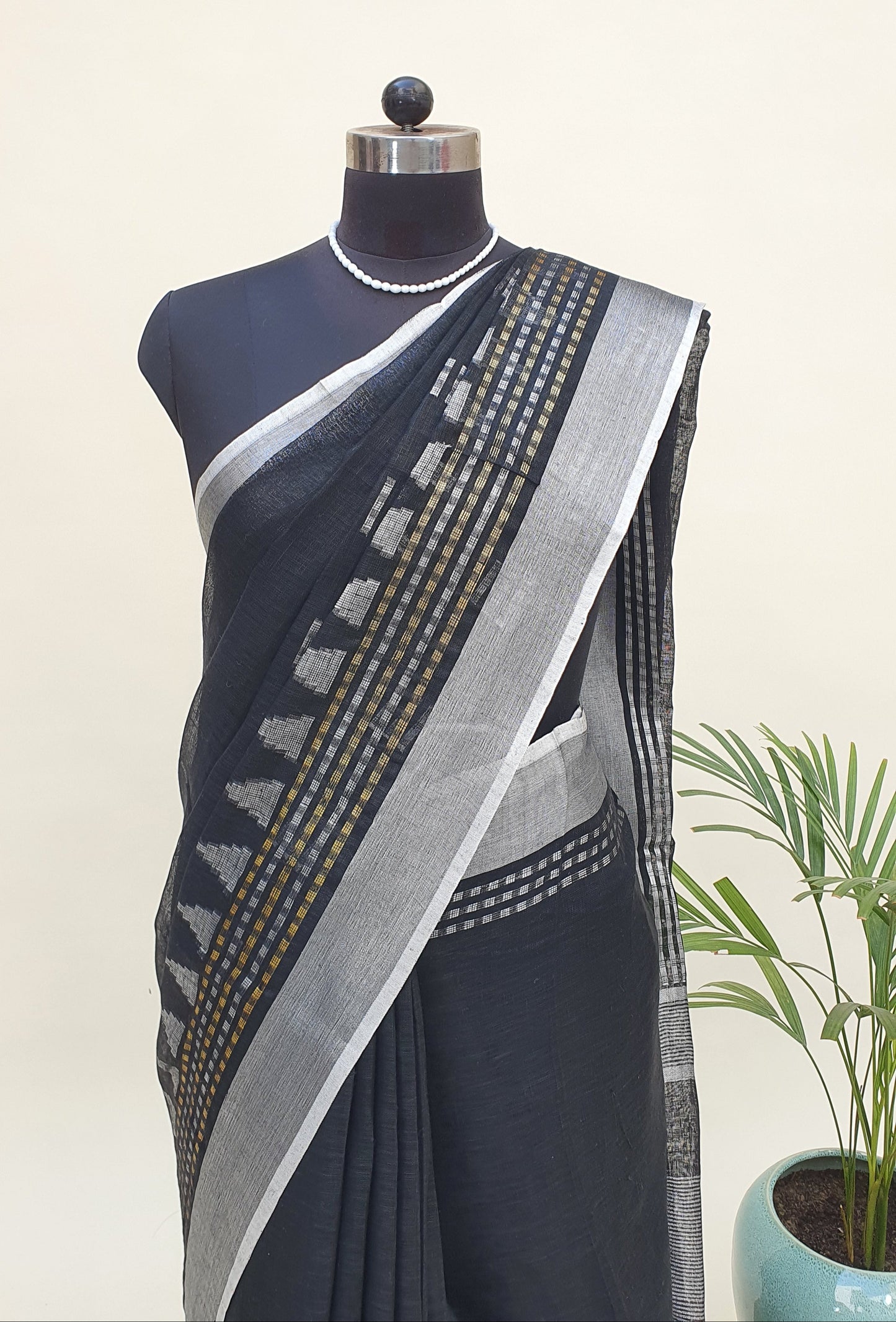 Black Hand Woven Linen Saree LNHW-0006
