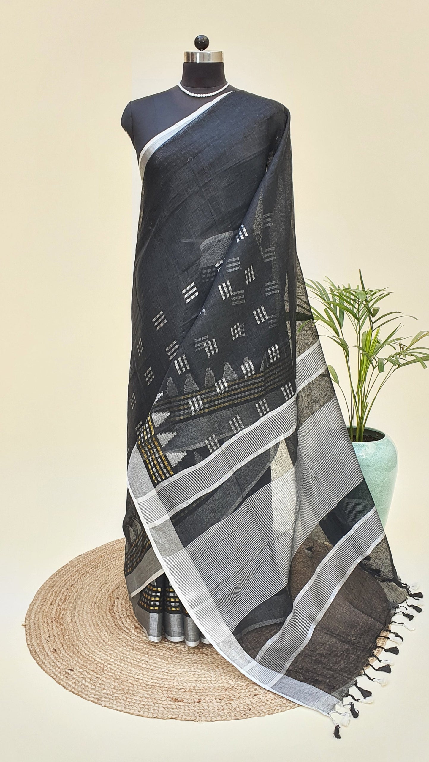 Black Hand Woven Linen Saree LNHW-0006