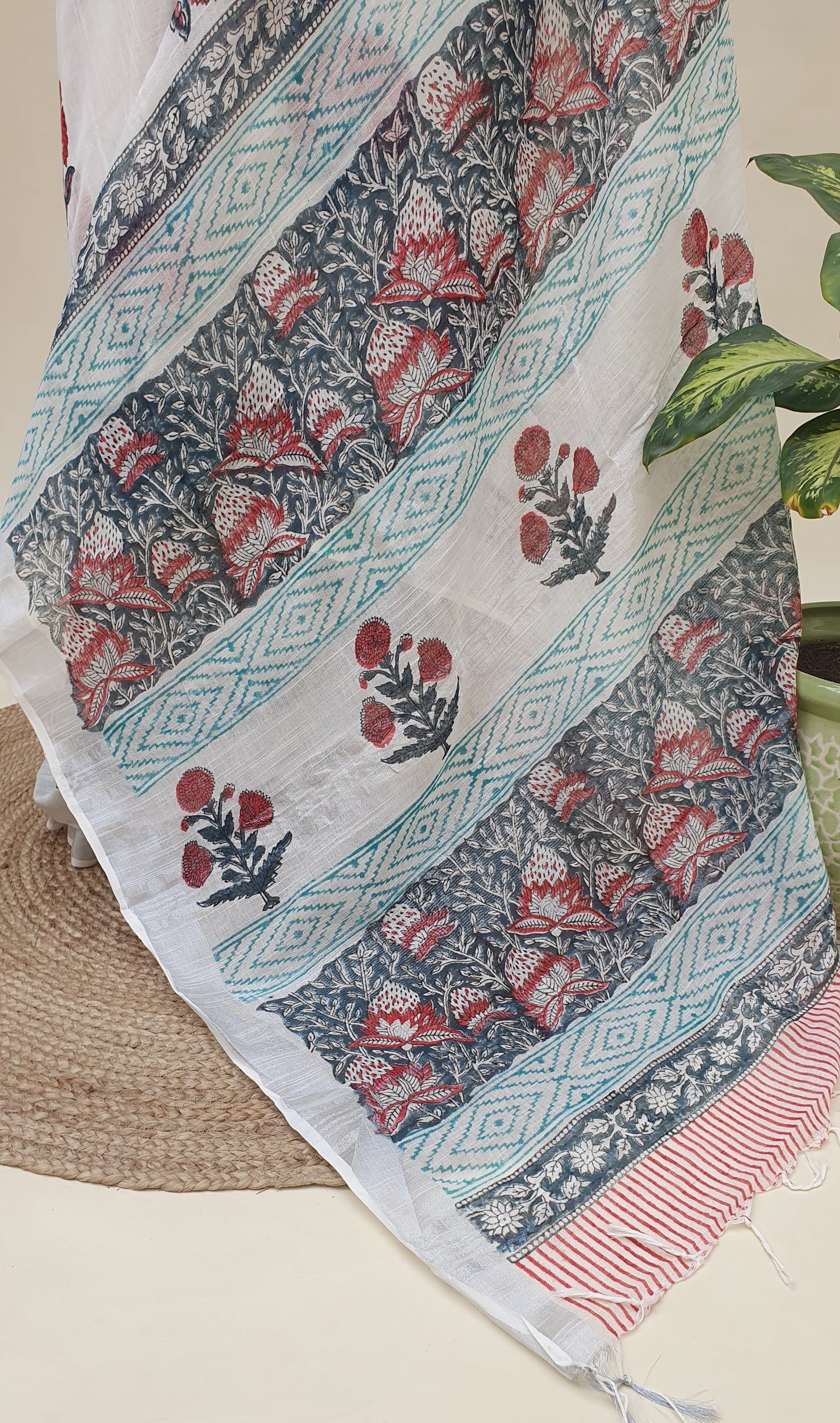 Mornelle Thistle HBP Linen Saree | LNHB-0013