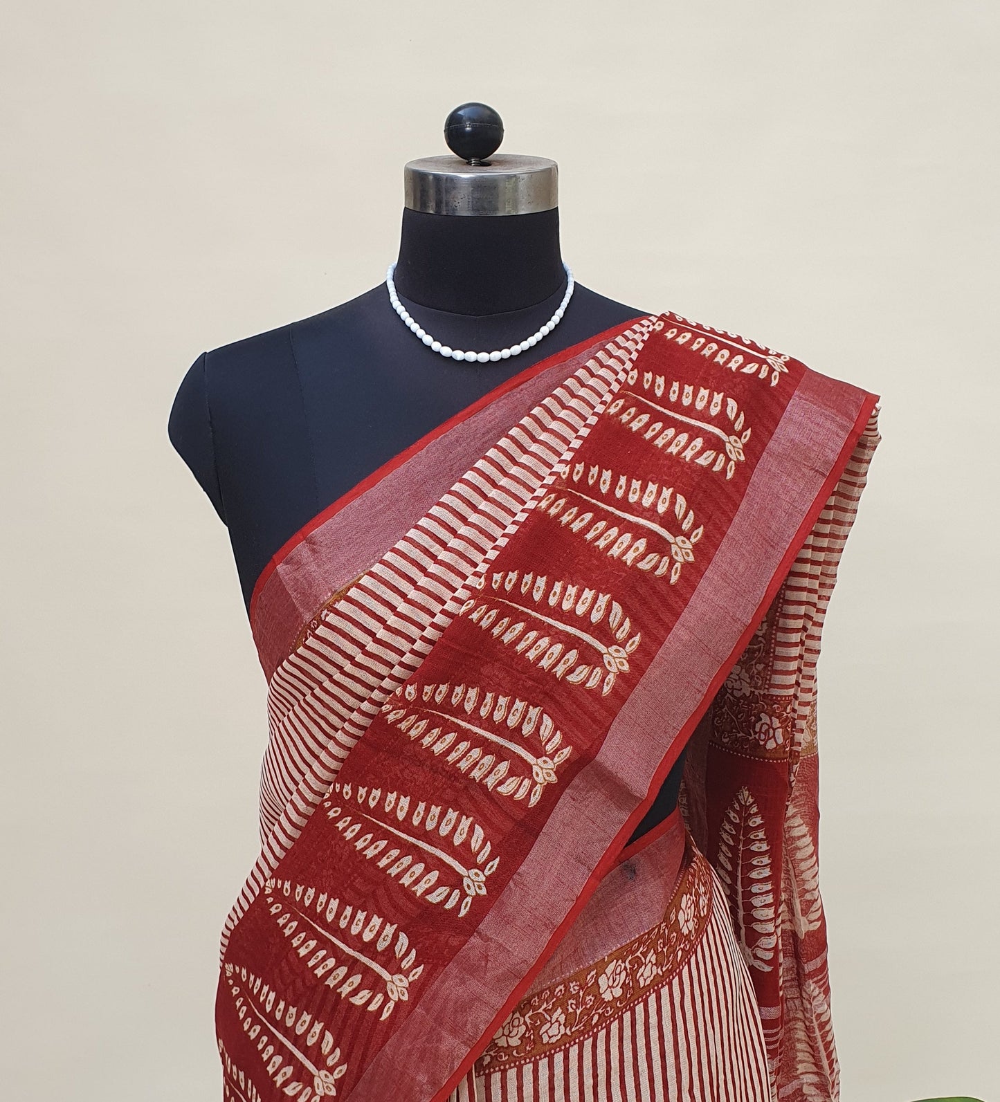 Scarlet HBP Linen Saree | LNHB-0014