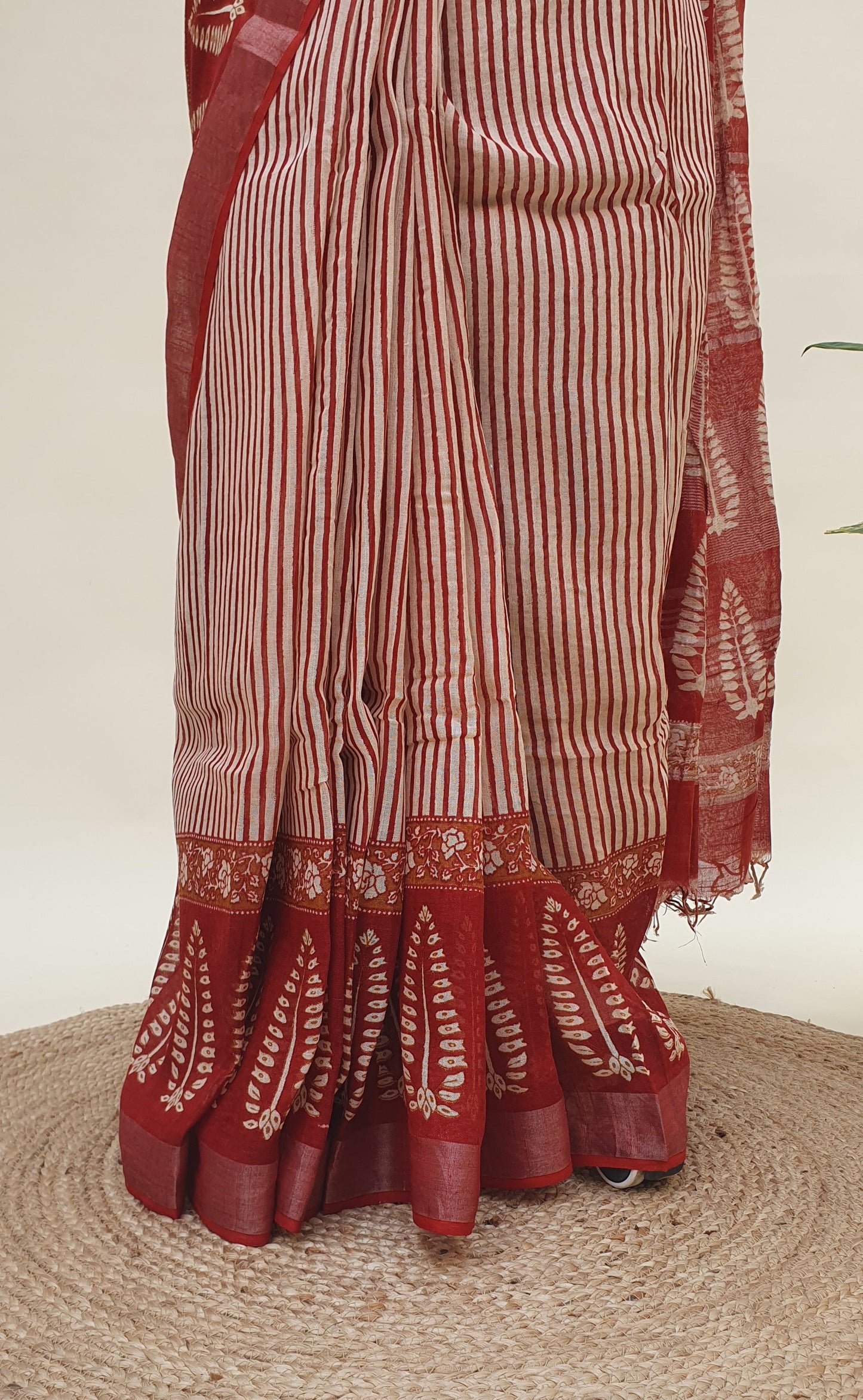 Scarlet HBP Linen Saree | LNHB-0014