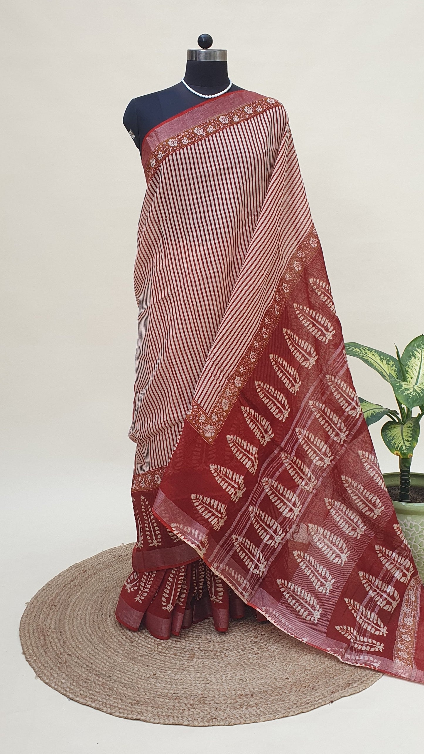 Scarlet HBP Linen Saree | LNHB-0014