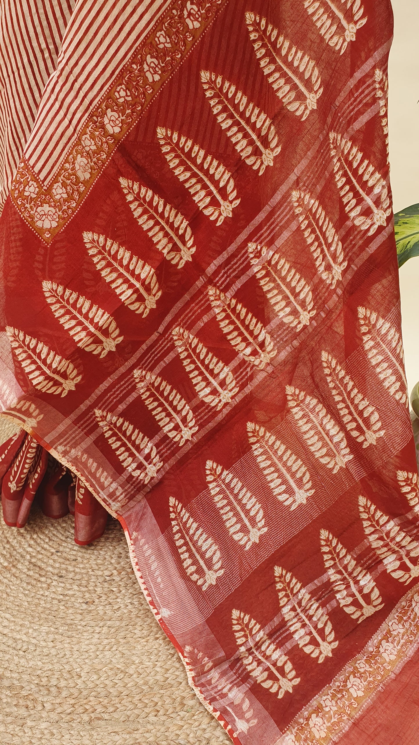 Scarlet HBP Linen Saree | LNHB-0014